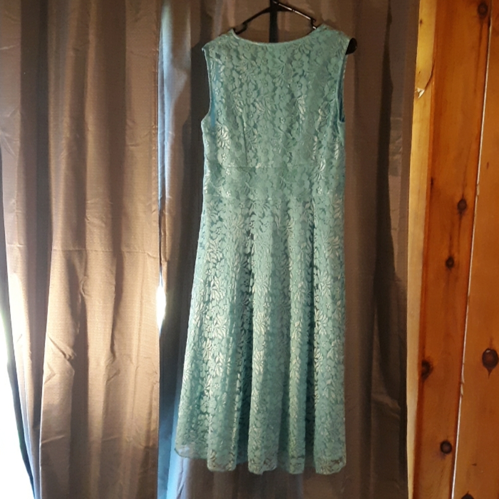 Vintage look lace dress - Picture 3 of 3